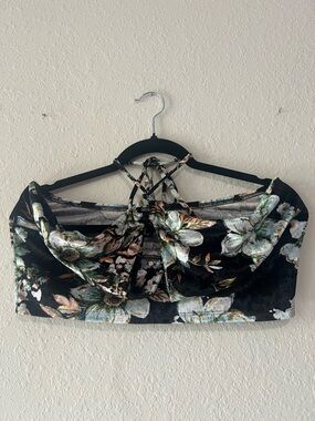 Rue21 Black Velvet Floral Lace-Up Back Crop Top